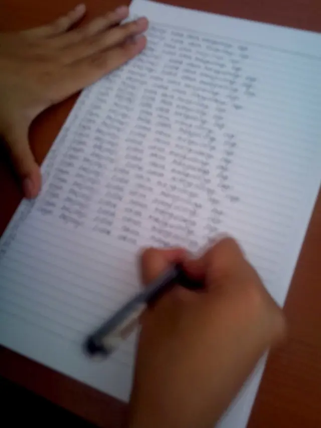6 Momen Dihukum Guru saat di Sekolah Ini Bikin Nostalgia