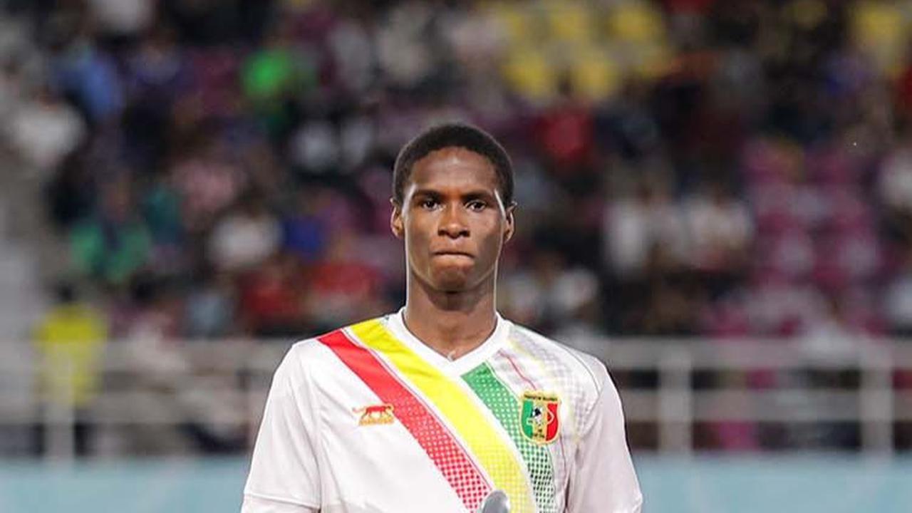 Pemain Mali U-17 Ibrahima Diarra meraih penghargaan Silver Boot (5 gol).