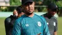 Pelatih PSMS Medan, Nilmaizar. (Bola.com/Nandang Permana)