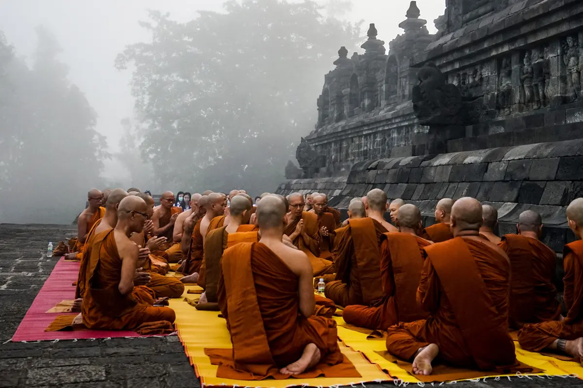 Sambut Waisak, Para Biksu Ziarah ke Candi Borobudur