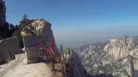 Pendakian Ekstrem di Gunung Hua San