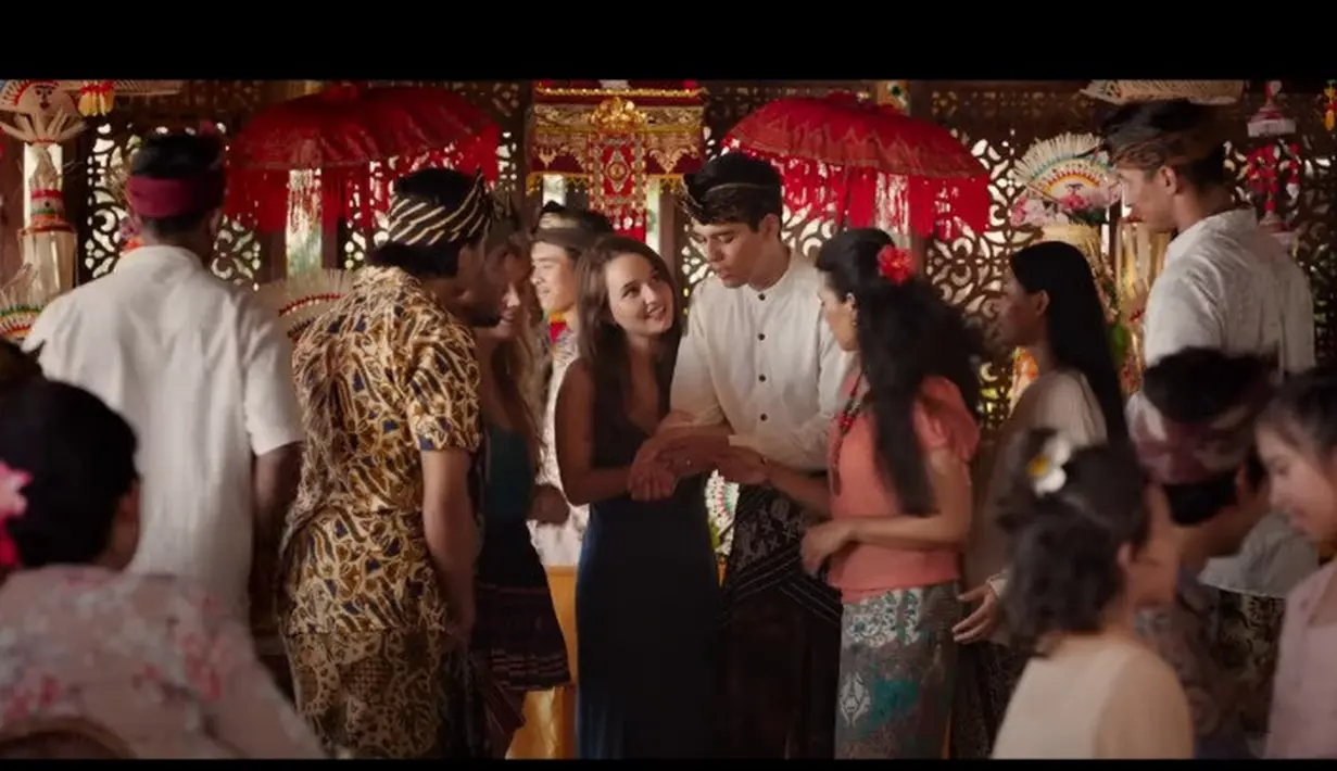 <p>Maxime Bouttier di film Hollywood berjudul Ticket to Paradise (Foto: Youtube Universal Pictures)</p>