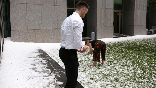 Hujan Es Sebesar Bola Golf Landa Ibu Kota Australia