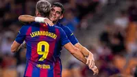 Selebrasi Robert Lewandowski dan Gerard Martin&nbsp;dalam laga pramusim Daegu vs Barcelona, Senin (4/8/2025). (FC Barcelona Official)