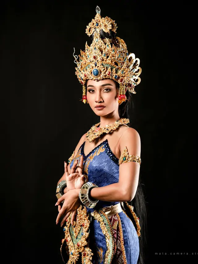 Riskyana Hidayat bergaya seperti Dewi Danu (ist)