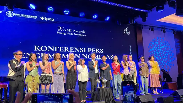 Kev NPD, MARBLES, Syaharani, Irini Dewi Wanti, Candra Darusman, Arham Ali, Naura Ayu, MARBLES, Akbar Chalay, dan Mingse dalam konferensi pers AMI Awards yang diselenggarakan di Jakarta, (21/9/2026). (Liputan6.com/Afradhiya N. R)
