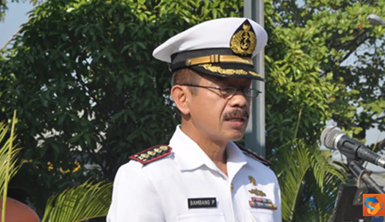 Citizen6, Surabaya: Dankodikdukum Kolonel Laut (T) Bambang Purnama menutup Dikmaba PK TNI AL Angkatan Ke - 31 di lapangan Apel Pusdiklek dan Pusdikpomal, Kamis (5/7). (Pengirim: Kobangdikal).