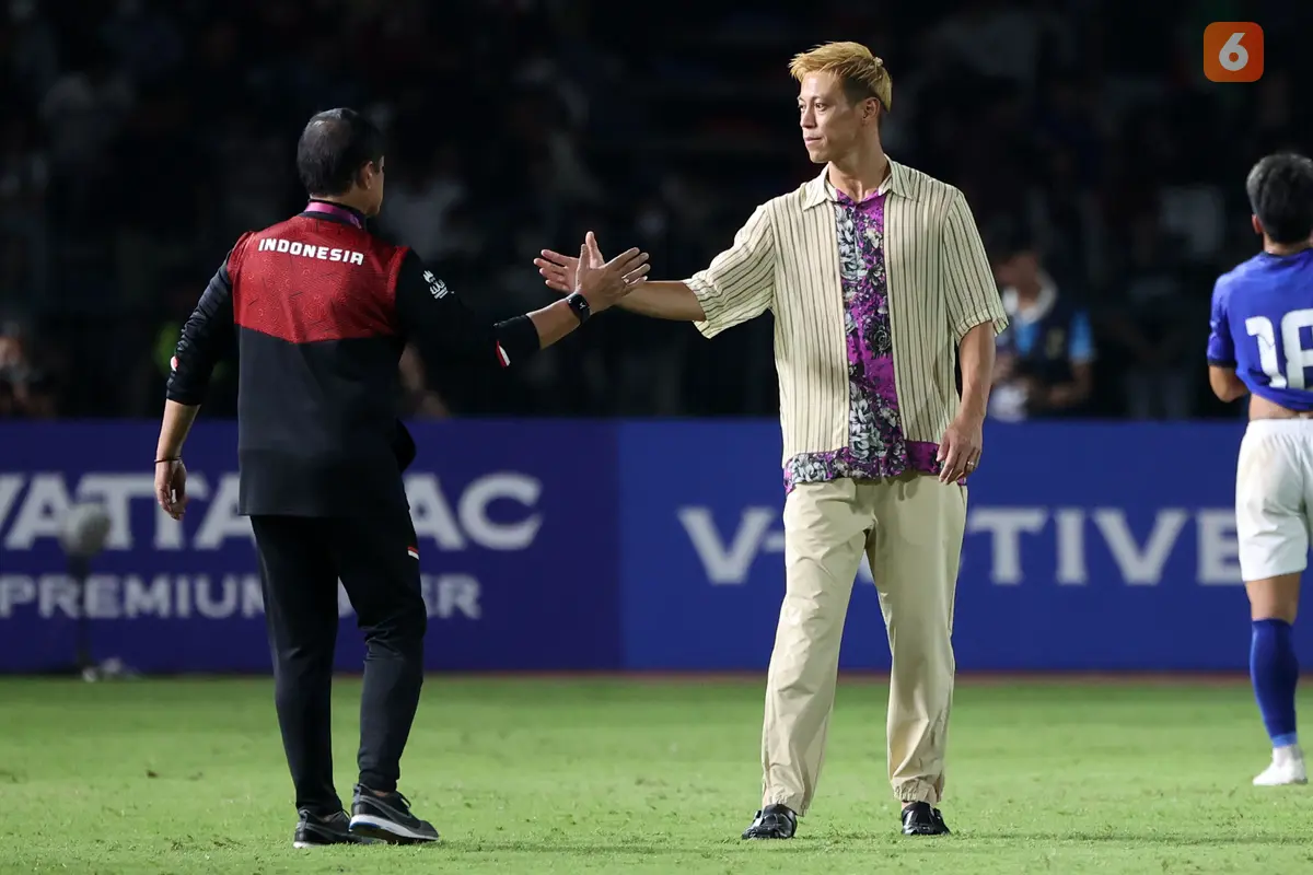 Foto: Gaya Nyentrik Keisuke Honda saat Laga Kamboja Melawan Timnas Indonesia di SEA Games 2023, Jadi Laga Terakhir Bareng Angkor Warriors