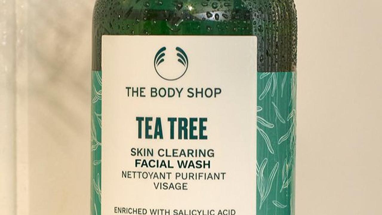 10. The Body Shop Tea Tree Skin Clearing Body Wash Shower Gel<br>