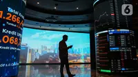 Pekerja melihat pergerakan harga saham di Jakarta, Rabu (2/10/2024). (Liputan6.com/Angga Yuniar)
