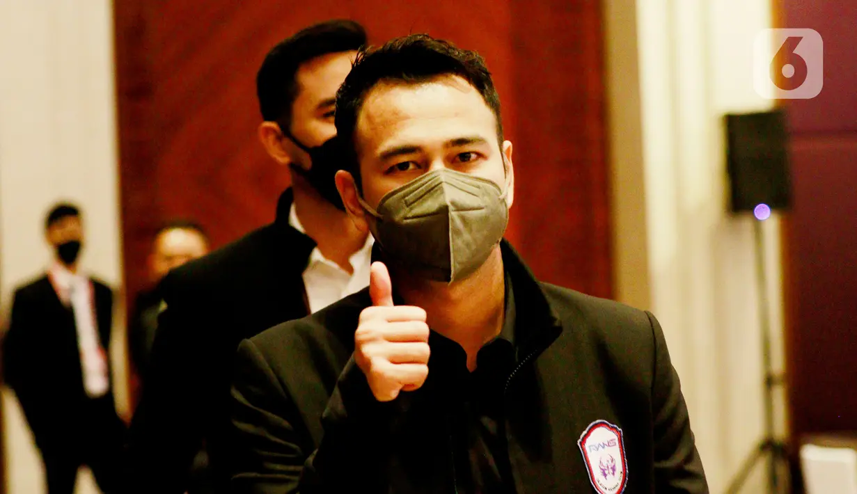 Pemilik Rans Cilegon FC, Raffi Ahmad, saat menghadiri Kongres PSSI di Hotel Raffles, Jakarta, Sabtu (29/5/2021). Kongres tersebut akan membahas kepastian Liga 1 dan 2 musim 2021-2022. (Bola.com/M Iqbal Ichsan)