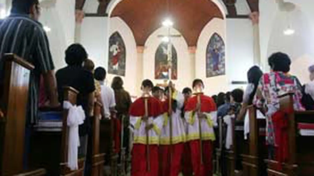 Diguyur Hujan, Malam Natal di Bogor Berlangsung Khidmat