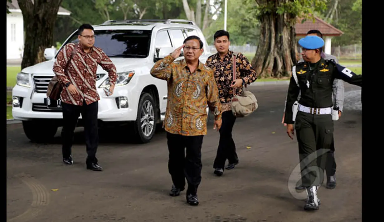 Ketua Umum Partai Gerindra, Prabowo Subianto menemui Presiden Jokowi di Istana Bogor, Kamis (29/1/2015). (Liputan6.com/Faizal Fanani) 