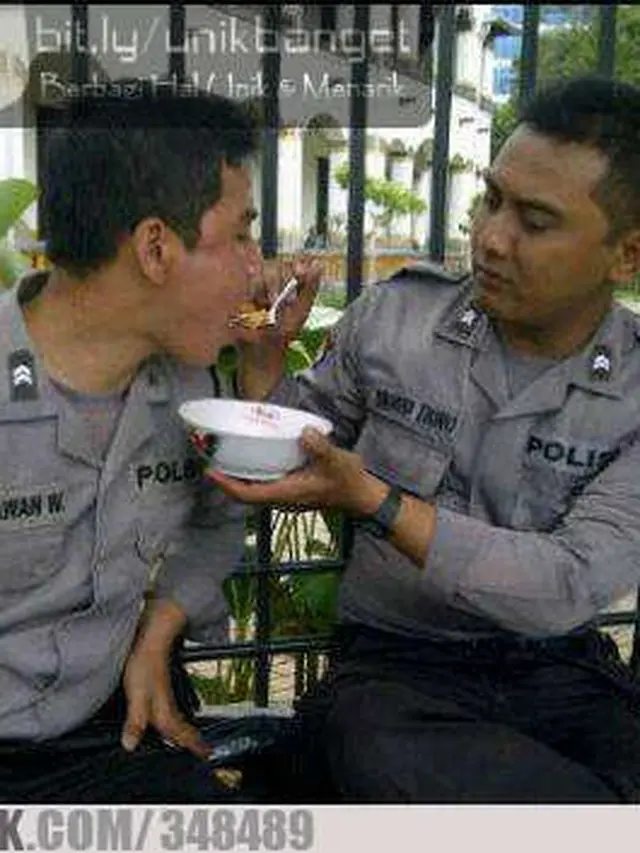 6 Aksi Polisi di Jalan Raya Ini Curi Perhatian, Penuh Totalitas