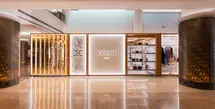 Celine pamerkan koleksi terbarunya di Plaza Indonesia lewat instalasi bergaya estetika industrial.  Di dalam pop-up store seluas 50 meter persegi, gerai ini wujudkan estetika industrial Celine yang elegan. [Celine]