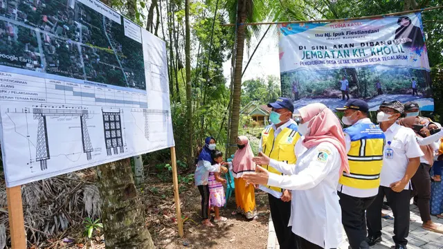 Bupati Banyuwangi Ipuk Fietiandani Pantau Sejumlah Titik Pembangunan Fasilitas Umum di Desa Stail, Kecamatan Stail Banyuwangi. (Istimewa)