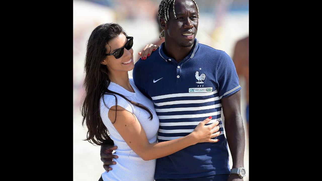 Mengintip Ludivine Kadri dan Bacary Sagna Saat di Pantai