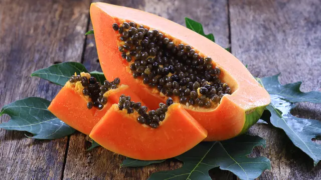Tips Meracik Biji Pepaya Untuk Mengatasi Uban di Kepala