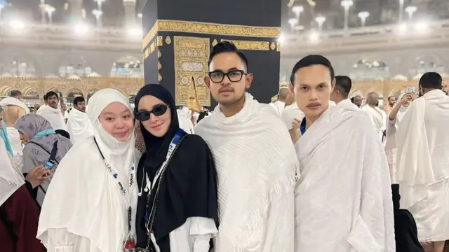 Transformasi Wanda Hara Saat Umroh, Doa Tulusnya Mengundang Haru Netizen