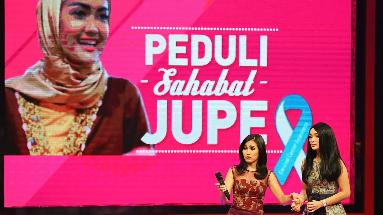 [Bintang] Ayu Ting Ting dan Zaskia Gotik