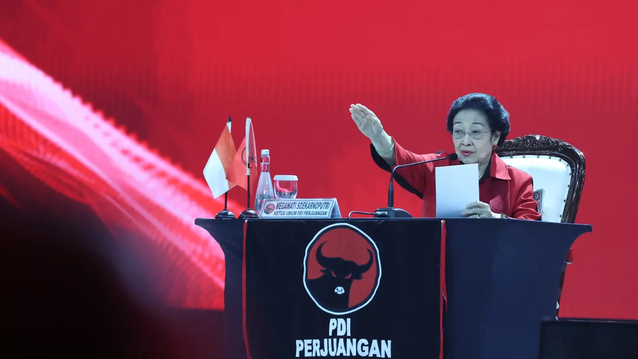 Ketua Umum Partai Demokrasi Indonesia Perjuangan (Ketum PDIP) Megawati Soekarnoputri menyampaikan pidato politik pada penutupan Rapat Kerja Nasional atau Rakernas V PDIP di Ancol, Jakarta Utara, Minggu (26/5/2024).