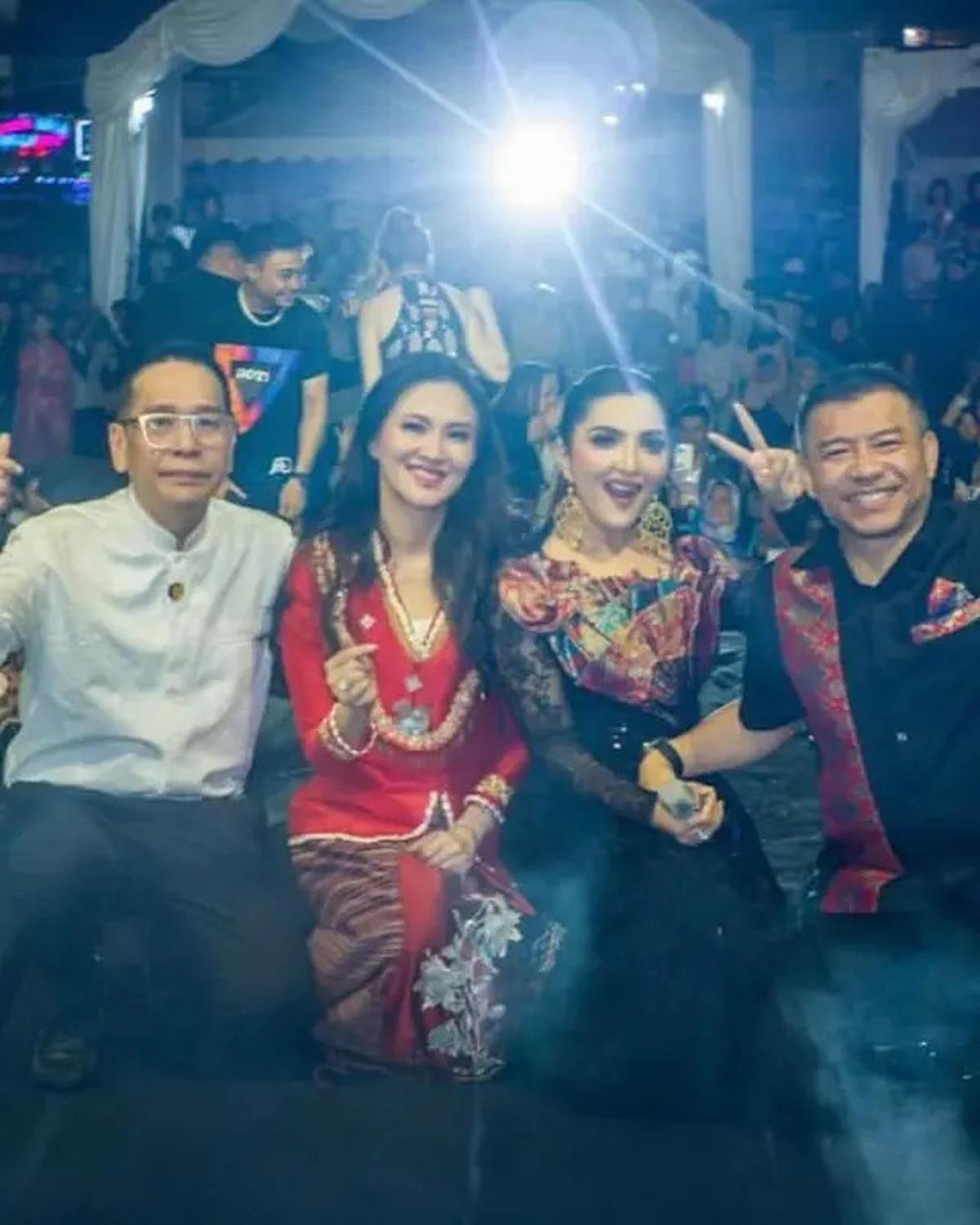 6 Potret Ashanty dan Anang Kenang Kebersamaan Bareng Benny Laos, Cagub Maluku Utara