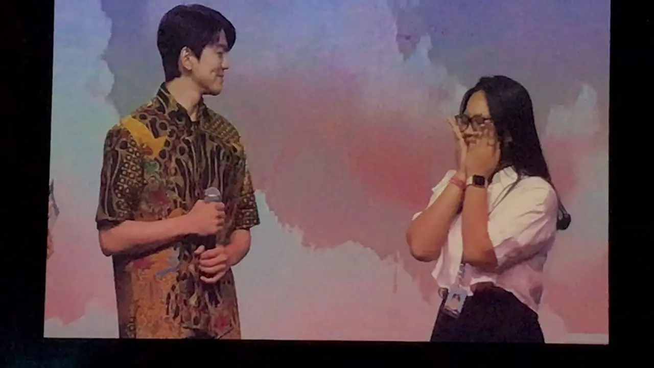 Interaksi Kim Min Kyu dengan penggemar saat fan meeting di Indonesia.