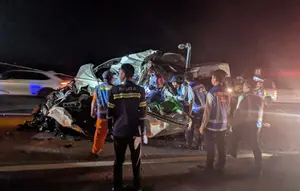Mikrobus Hantam Truk di Tol Pandaan-Malang, 3 Penumpang Tewas