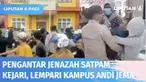 Pemakaman petugas keamanan Kantor Kejaksaan Negeri Palopo, Sulawesi Selatan, yang meninggal dunia akibat tertimpa pintu pagar, saat unjuk rasa mahasiswa, ricuh pada Jumat (22/07) siang. Sejumlah pengantar melempari Kampus Andi Jemma.
