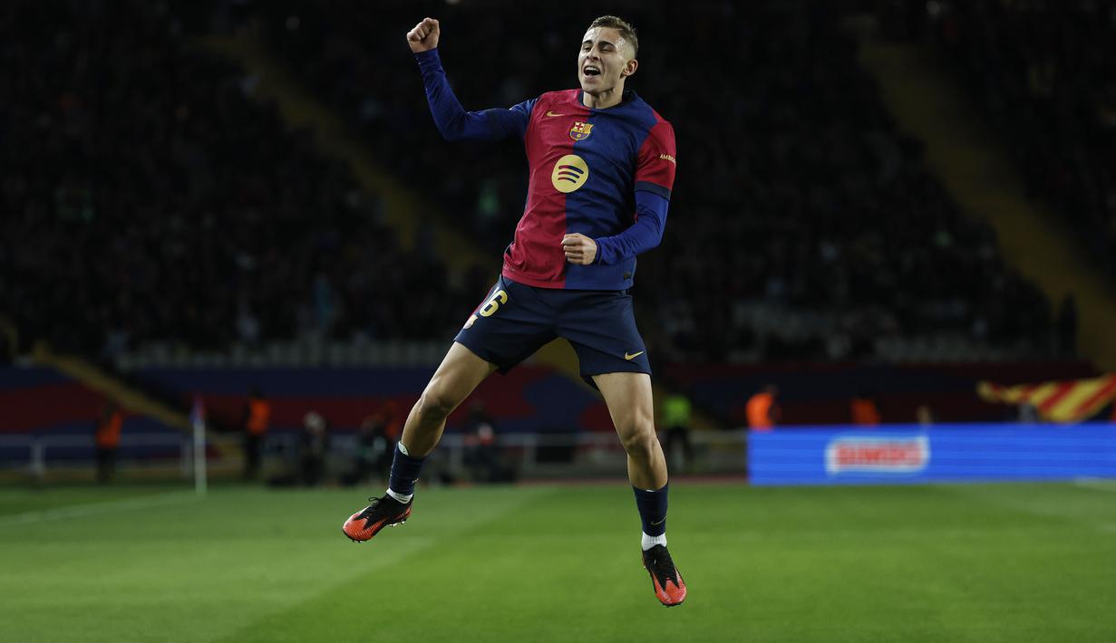 Pemain Barcelona, Fermin Lopez melakukan selebrasi setelah mencetak gol ke gawang Valencia pada laga lanjutan Liga Spanyol 2024/2025 di Estadi Olimpic Lluis Companys, Barcelona, Spanyol, Senin (27/01/2025) dini hari WIB. (AP Photo/Joan Monfort)