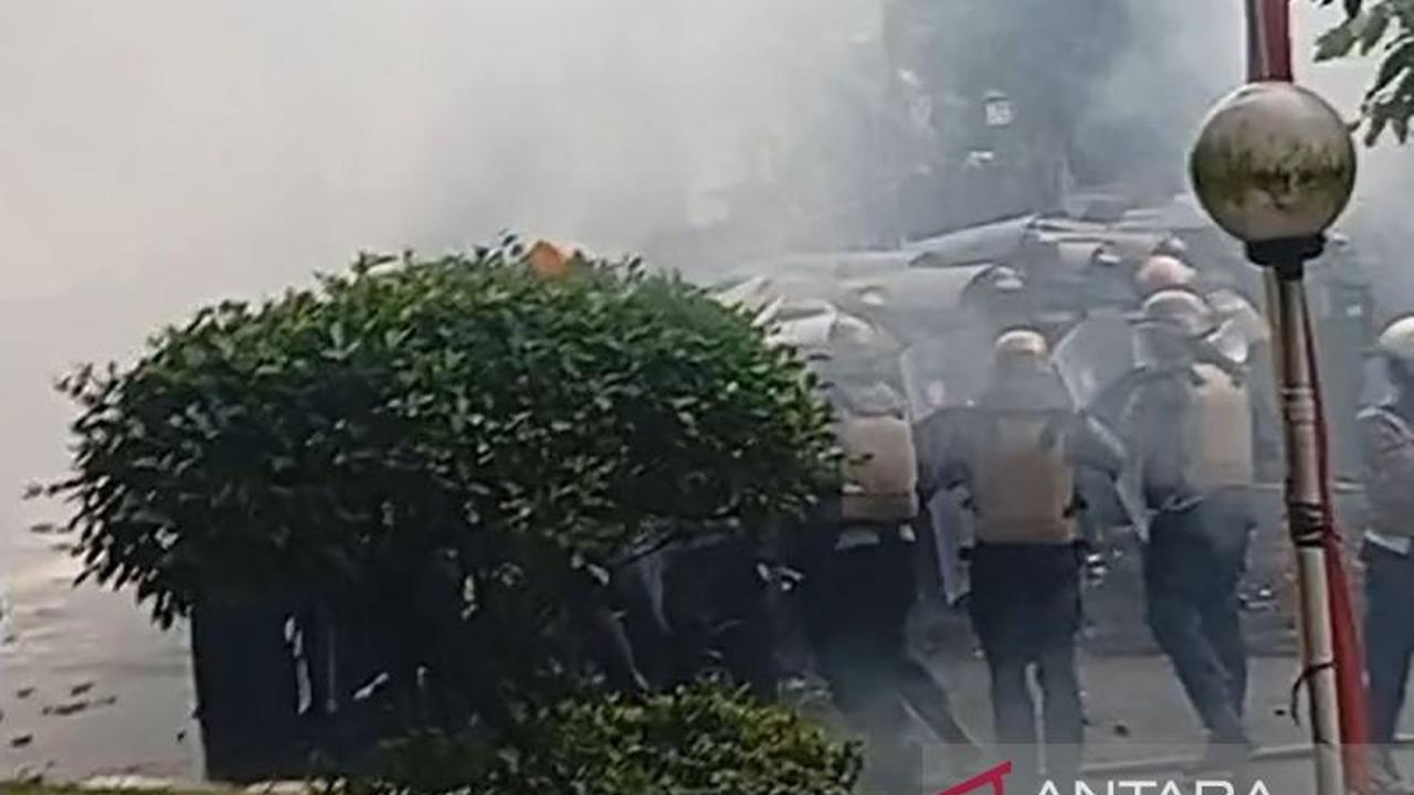 Kronologi Pembubaran Unjuk Rasa Banyumas: Mengapa Polisi Gunakan Gas Air Mata di Depan Setda?