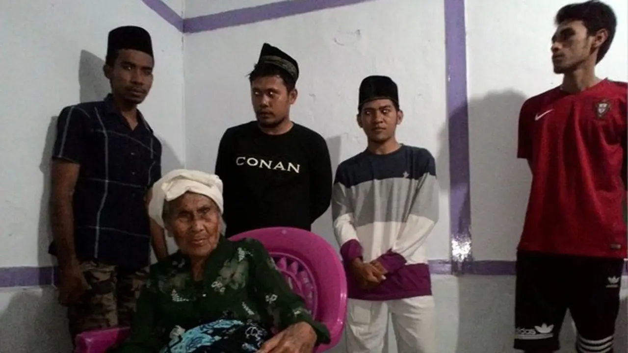Kado untuk Amina, Penjahit Bendera Merah Putih Pertama di Tidore