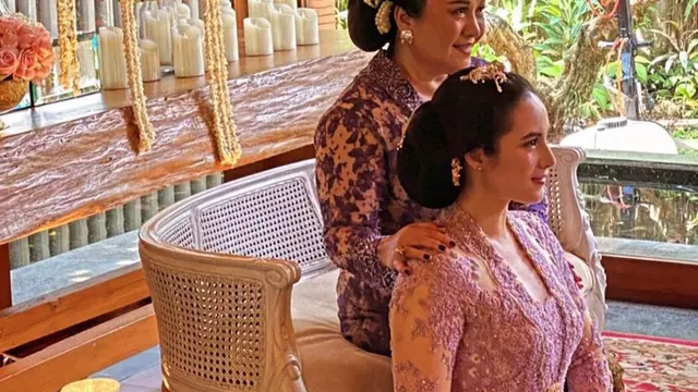 Chelsea Islan acara siraman kenakan kebaya ungu