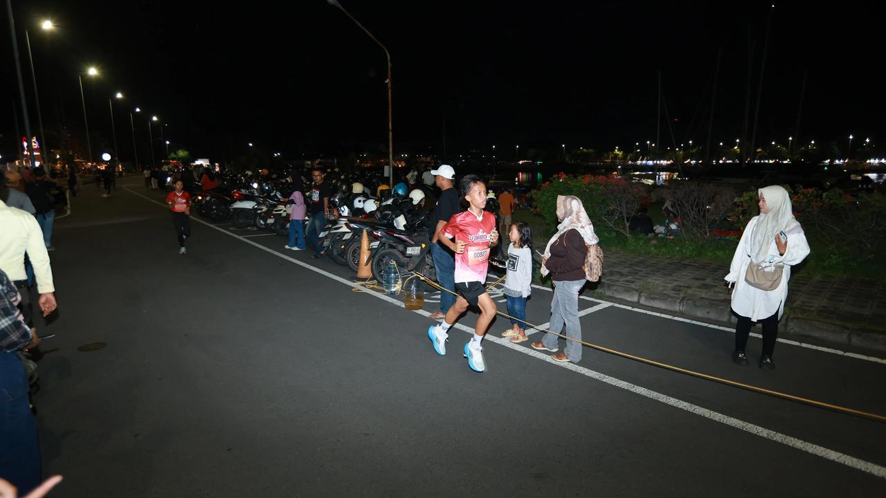 Lebih 800 Pelari Ikuti ValenTimes Night Run di Banyuwangi