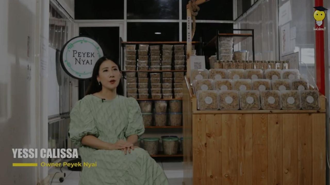 Dalam sebulan, omset yang diraup Yessi bisa tembus ratusan juta. Nilai tersebut akan semakin besar jika sudah memasuki musim lebaran atau Natal.<br>