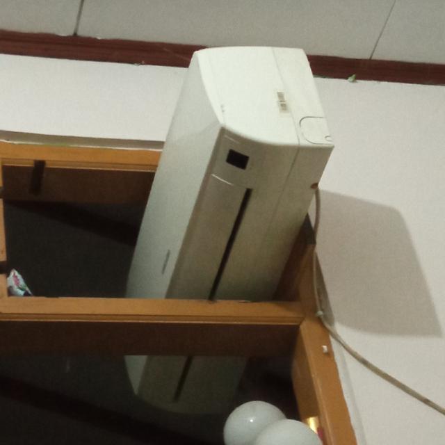 6 Potret Cara Nyeleneh Pasang AC di Tempat Tak Biasa Ini Bikin Tepuk Jidat