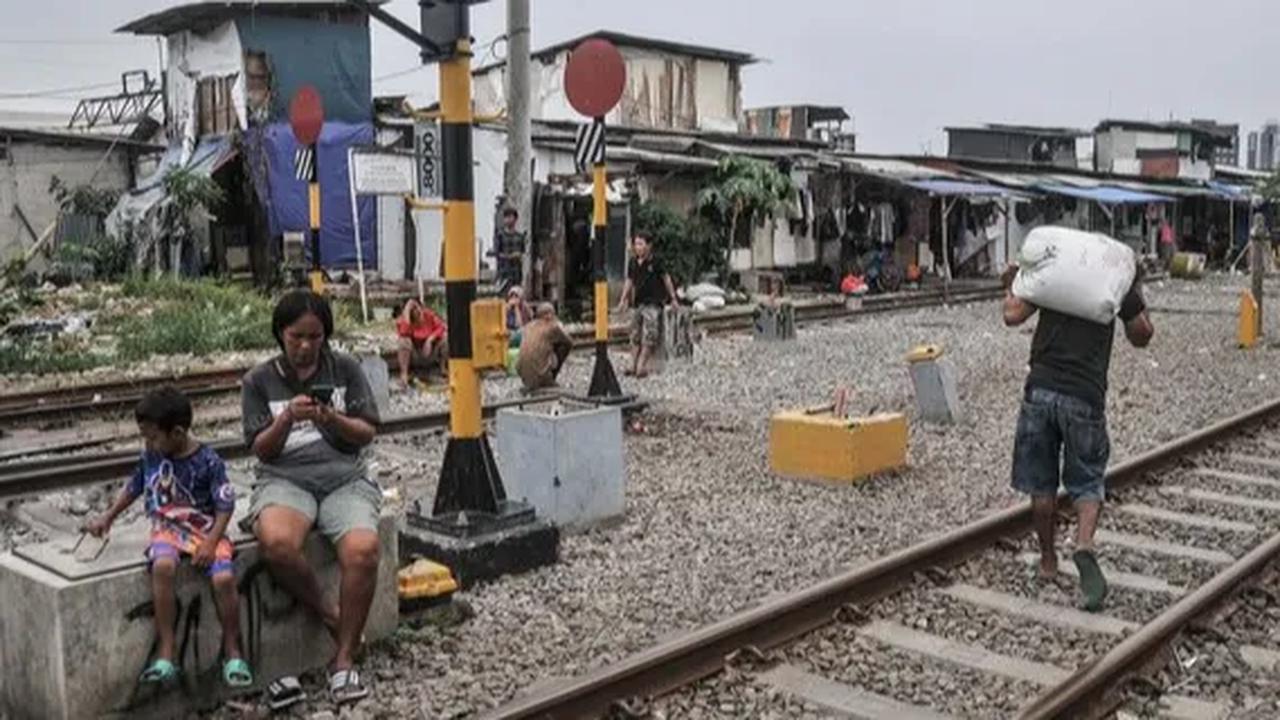 Kenaikan harga berdampak pada semua orang.