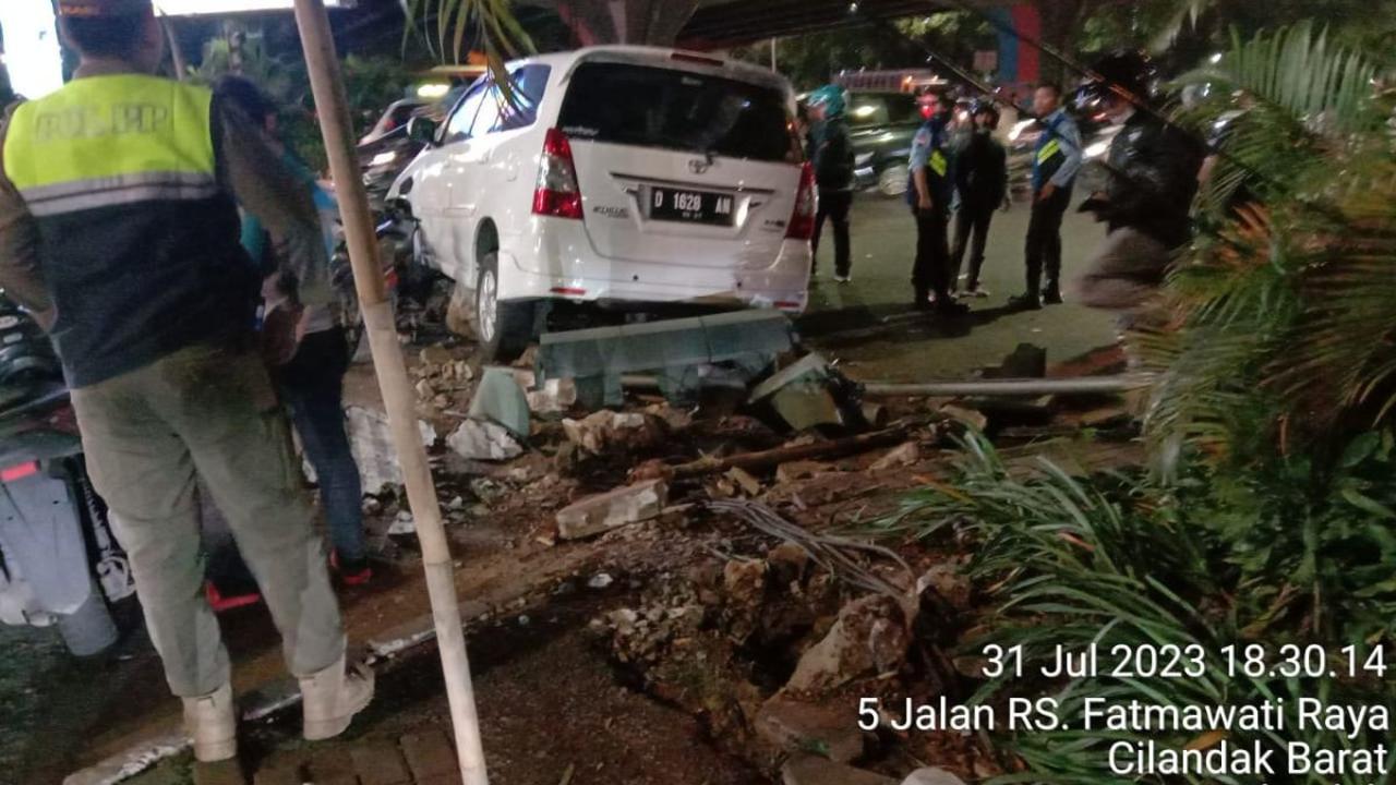 Tabrak Sejumlah Pemotor