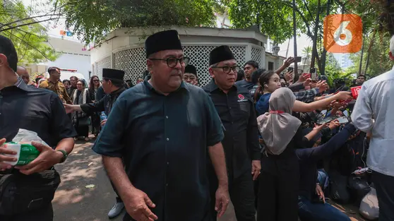 Rano Karno Sampaikan Pesan Haru di Prosesi Pemakaman Guruh Soekarnoputra