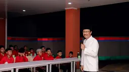 Malam Hari, Gus Ipul Beri Motivasi ke Siswa Baru Sekolah Rakyat DKI