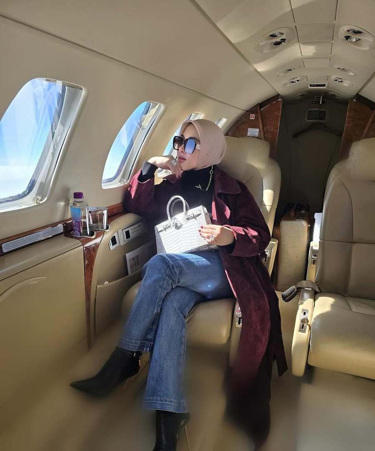 Potret Syahrini Tampil Mewah dan Elegan di Private Jet Menuju Karpet Merah Cannes 2025