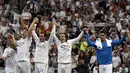 Para pemain Real Madrid merayakan keberhasilan lolos ke final Liga Champions usai menaklukan Manchester City di Stadion Santiago Bernabeu, Spanyol, Kamis (5/5/2016) dini hari WIB. Madrid menang agregat 1-0 atas City. (AFP/Gerard Julien)