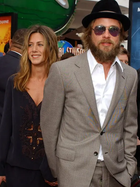 Sumber juga mengatakan kecemburuan yang timbul dari Jolie lantaran ia merasa Pitt begitu cepat berpaling setelah digugat cerai olehnya. (AFP/Bintang.com)