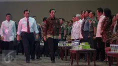 Presiden Jokowi didampingi Menko Polhukam Luhut Binsar Panjaitan saat menghadiri Rapat koordinasi nasional (rakornas) Pemantapan Pelaksanaan Pilkada Serentak 2015 di Ancol, Jakarta, Kamis (12/11). (Liputan6.com/Faizal Fanani)