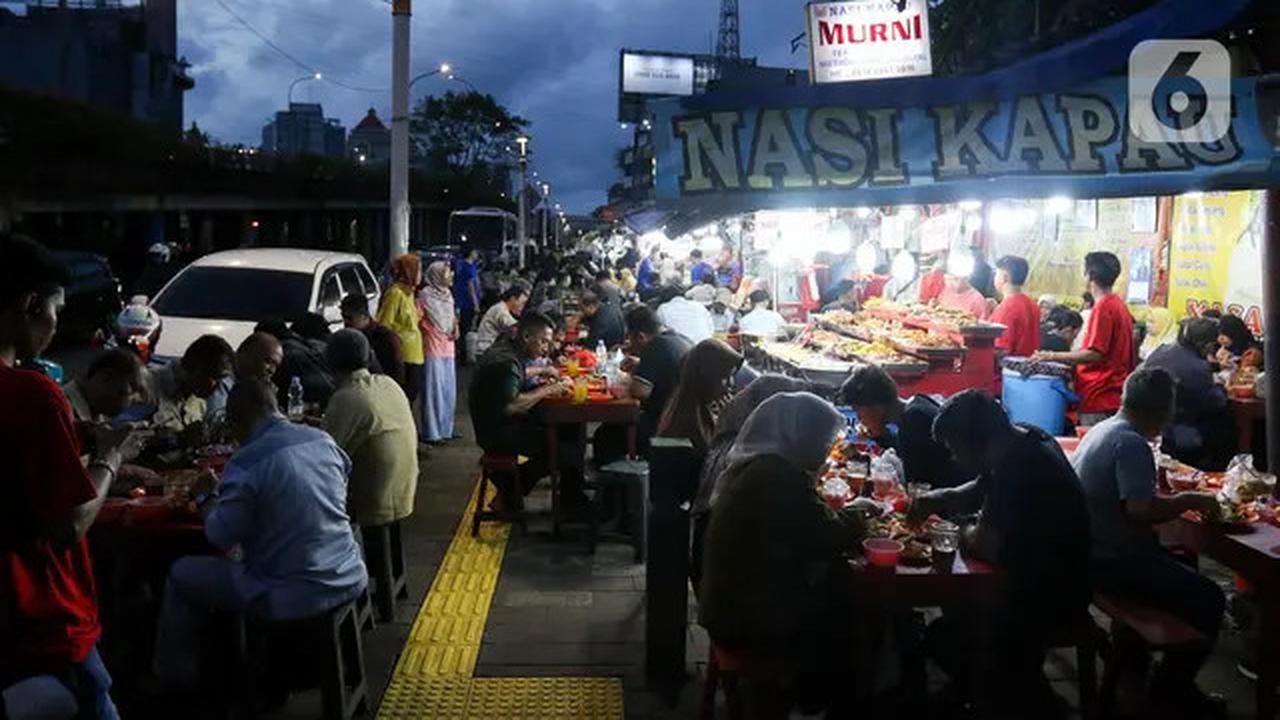 Berburu Menu Khas Sumatera Barat di Sentra Kuliner Nasi Kapau Kramat Raya
