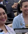 Bukan mendampingi Prabowo sebagai ibu negara, Titiek Soeharto hadir menjadi salah satu anggota DPR RI terpilih. Ia pun tampil dengan tampilan serba biru. [Youtube MPR]