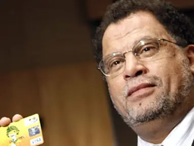 Danny Jordaan, Chief Executive officer of the 2010 World Cup local organizing committee addresses on February 18, 2009 a FIFA Ticketing media seminar at the Sandton Convention center in Johannesburg. AFP PHOTO/GIANLUIGI GUERCIA