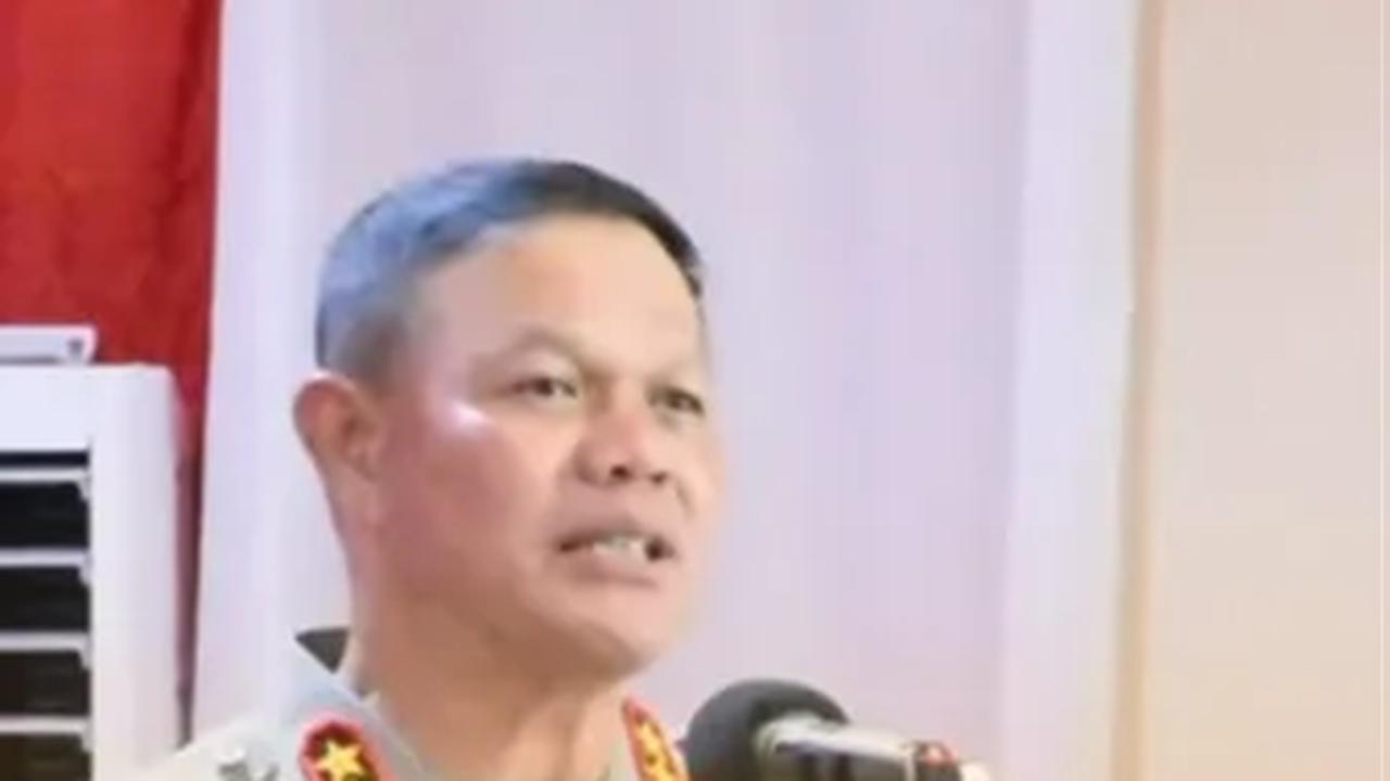 "Tolong diingat, kita berasal dari masyarakat dan kita akan kembali kepada masyarakat," ujarnya. <br>