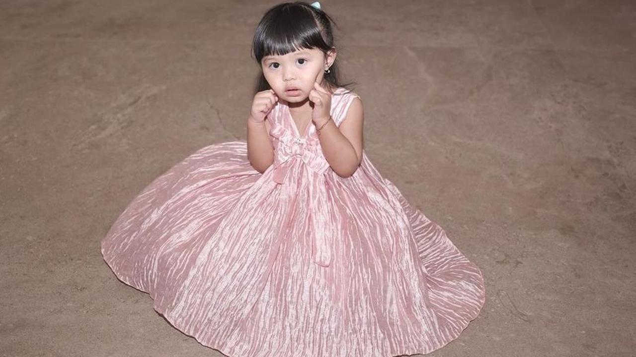 Potret Ameena Rayakan Ultah Ke-2 Tahun, Dapat Hadiah Mobil Mewah dari Atta Halilintar dan Aurel Hermansyah