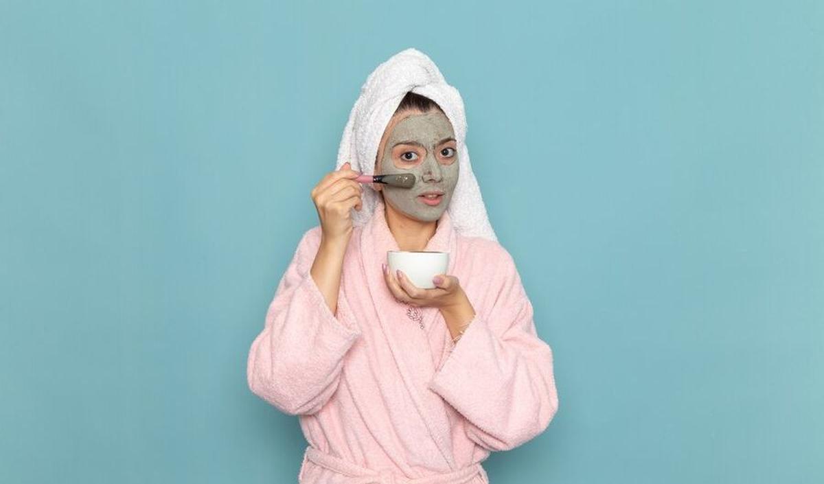 6. Rutin Memakai Clay Mask